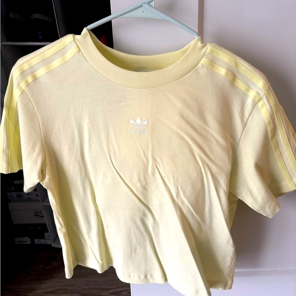 Adidas light yellow tennis set - Picture 1 of 2